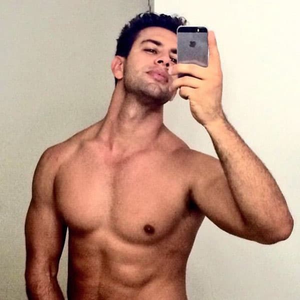 Christian es mexicano, nació en Guadalajara, Jalisco.