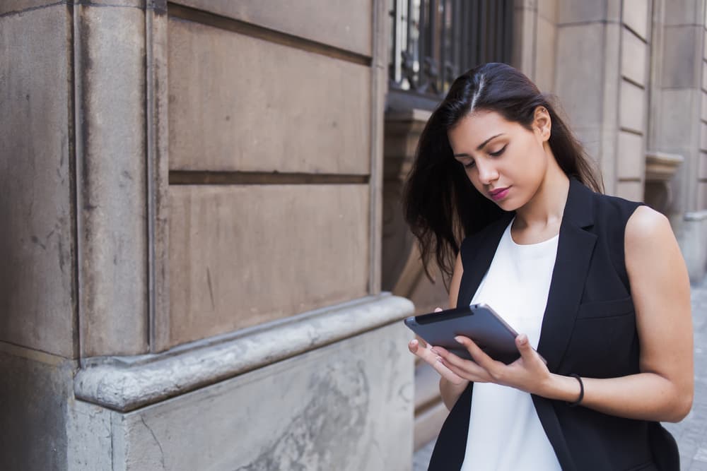 Querrás solucionar muchos problemas simultáneamente. No dejes que los demás se aprovechen de tu buena actitud y disposición para delegar en ti sus responsabilidades, sin remunerarte como mereces. Una cosa es cooperar y ayudar a tus compañeros y otra es hacer el trabajo de ellos.