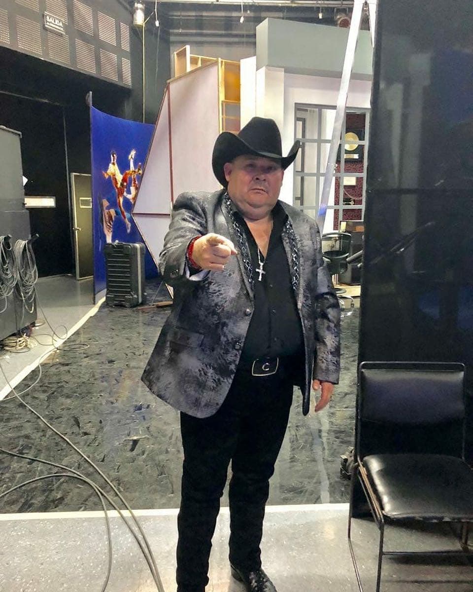 Y es que ‘El Coyote’ se mostró ahora muy enfadado y le respondió al exvocalista de La Arrolladora Banda El Limón, por medio de una entrevista con Primer Impacto.