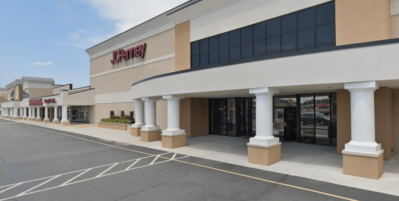 Según
<a href="https://www.usatoday.com/story/money/2020/06/12/jcpenney-bankruptcy-store-closures-2020-list-liquidation-sale/5327167002/" target="_blank">USA Today,</a> los descuentos por liquidación podrían durar entre 10 y 16 semanas. Dirección: Rockingham: Richmond Plaza, 1305 E Broad Ave.