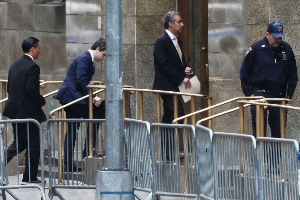 Michael Cohen, exabogado de Donald Trump, llega al Tribunal Penal de Manhattan para declarar por el juicio de presunta falsificación de registros financieros para encubrir pagos a la actriz porno Stormy Daniels para que no revelara una historia sexual sobre Trump en plena campaña de 2016.