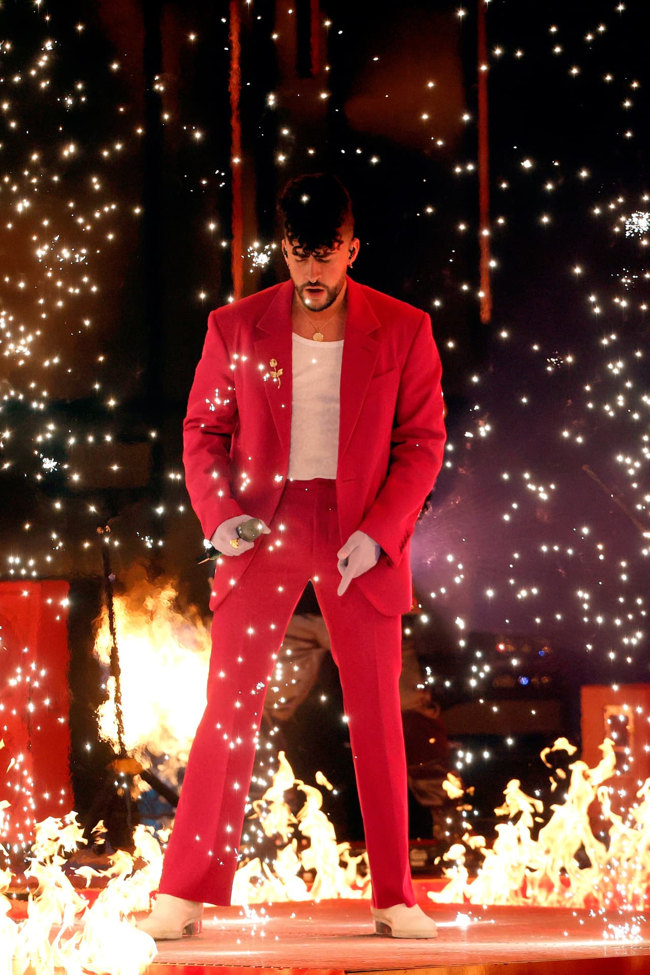 El encargado de cerrar la gala ganó en las categorías
<b>Mejor Canción de Rap/Hip Hop</b> por el tema ‘Booker T’, y
<b><a href="https://www.univision.com/shows/latin-grammy/bad-bunny-gana-mejor-album-de-musica-urbana-en-latin-grammy-2021-video" target="_blank">Mejor Álbum de Música Urbana</a></b> por ‘El Último Tour Del Mundo’.