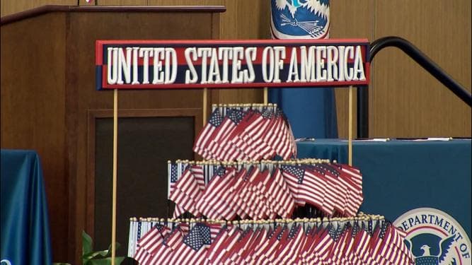 Pero USCIS ha indicado que poco a poco irán añadiendo más días y más turnos.
<br>