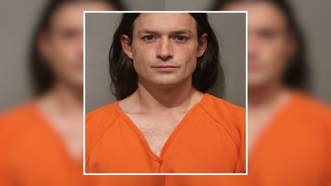 Fijan fianza de $50,000 a un hombre señalado de acosar a personas en un vecindario al norte del condado Harris