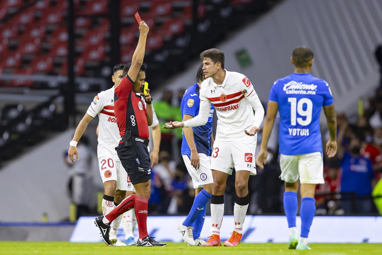 Haret Ortega vio la roja directa al minuto 39' y dejaba el partido imposible para su escuadra.