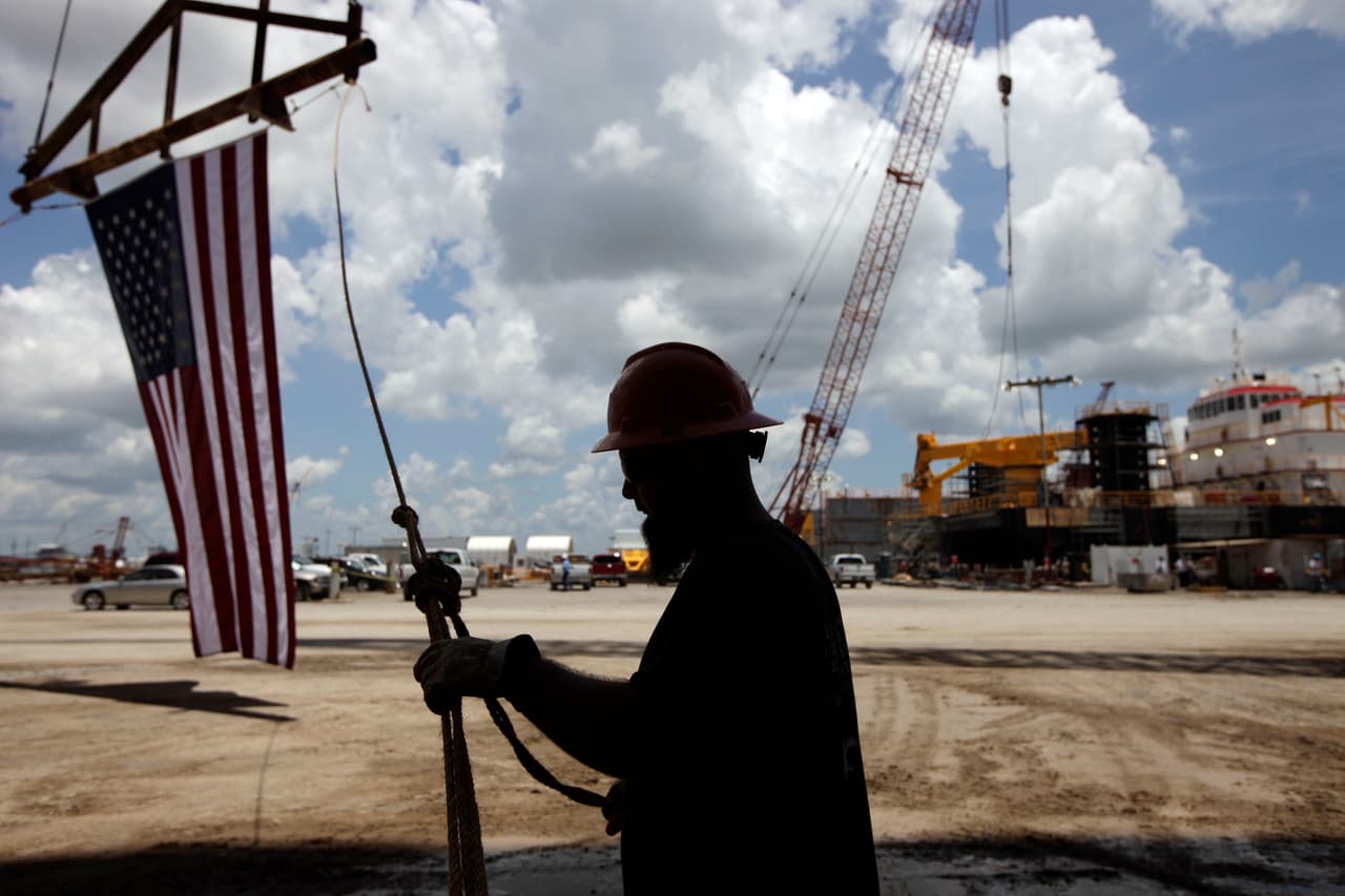 En el puesto 1 se encuentra Houma-Thibodaux, Louisiana.
<br>
<br>• Empleo: 2014-2019: -16.7% (98,569 a 82,114).
<br>
<br>• Empleo estatal: 2014-2019: -0.4% (2,022,352 a 2,013,742).
<br>
<br>• Desempleo de junio: 5.2%.
<br>
<br>• Industria con la mayor disminución del empleo: prestación de servicios.
<br>
<br>• Ingreso promedio de un hogar: $ 47,069.
<br>