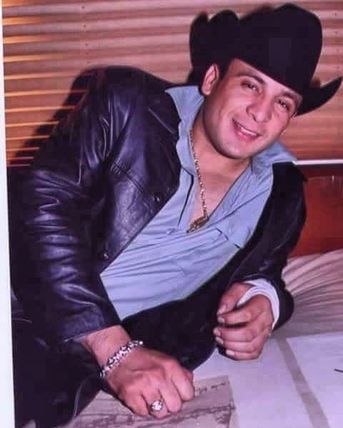 Sobre poner a la venta la hacienda que supuestamente era propiedad de Valentín Elizalde respondió: "No están a mi nombre. No son cosas mías. Son cosas que se arreglaron en el juzgado y yo no vendí nada que no fuera mío".