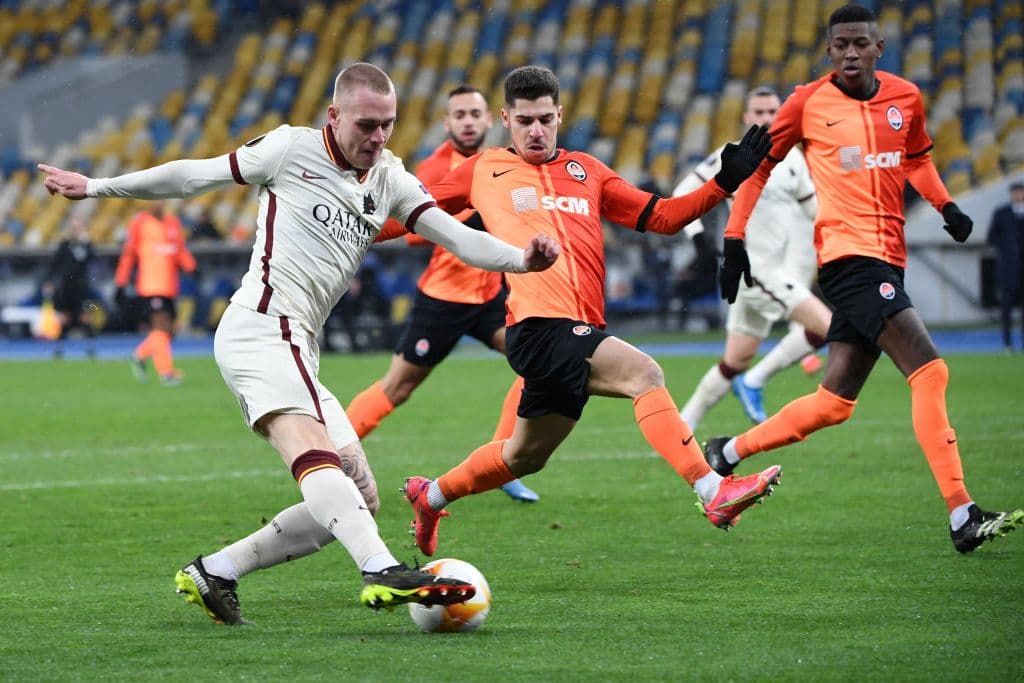 Con total autoridad, Roma visitó y despachó 1-2 Al Shakhtar para dejar el global 5-1 y avanzar a Cuartos.
