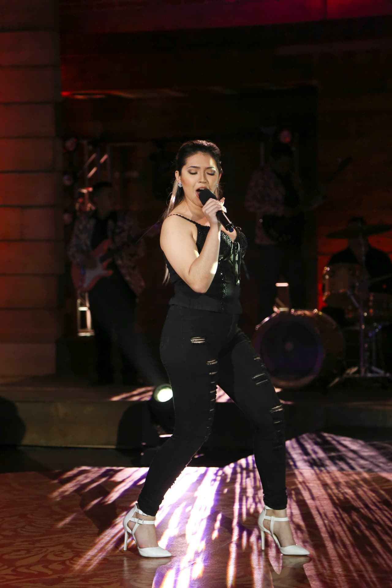 La primera eliminación de La Reina de la Canción fue muy dura, pues los capitanes seleccionaron a cuatro chicas para que dejaran la competencia: Paloma Carrasco, Vivian Mitre, Gabby Castro y Claudia Fernanda.