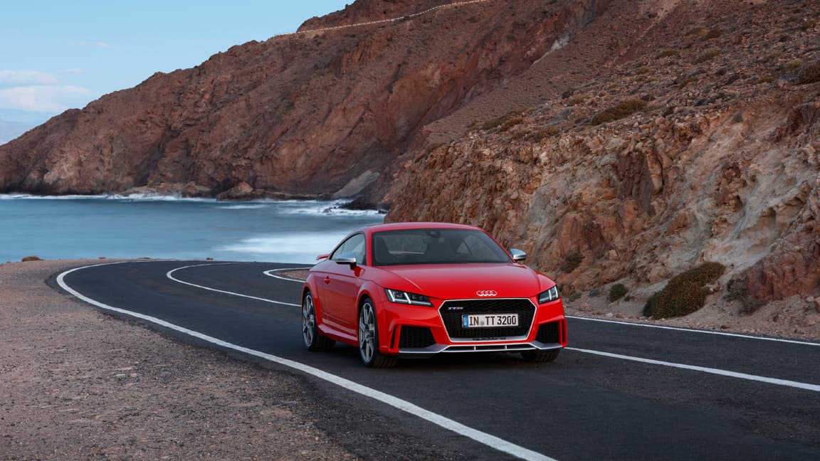 El nuevo Audi TT RS 2017 estará disponible como coupé 2+2 de techo fijo, y como . . .