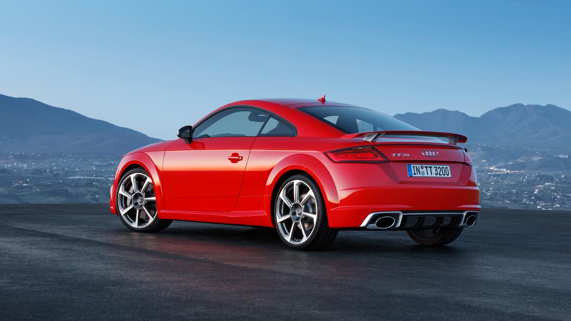 . . . mientras que el Audi TT RS Coupe 2017 lo hace en 3.7 segundos.