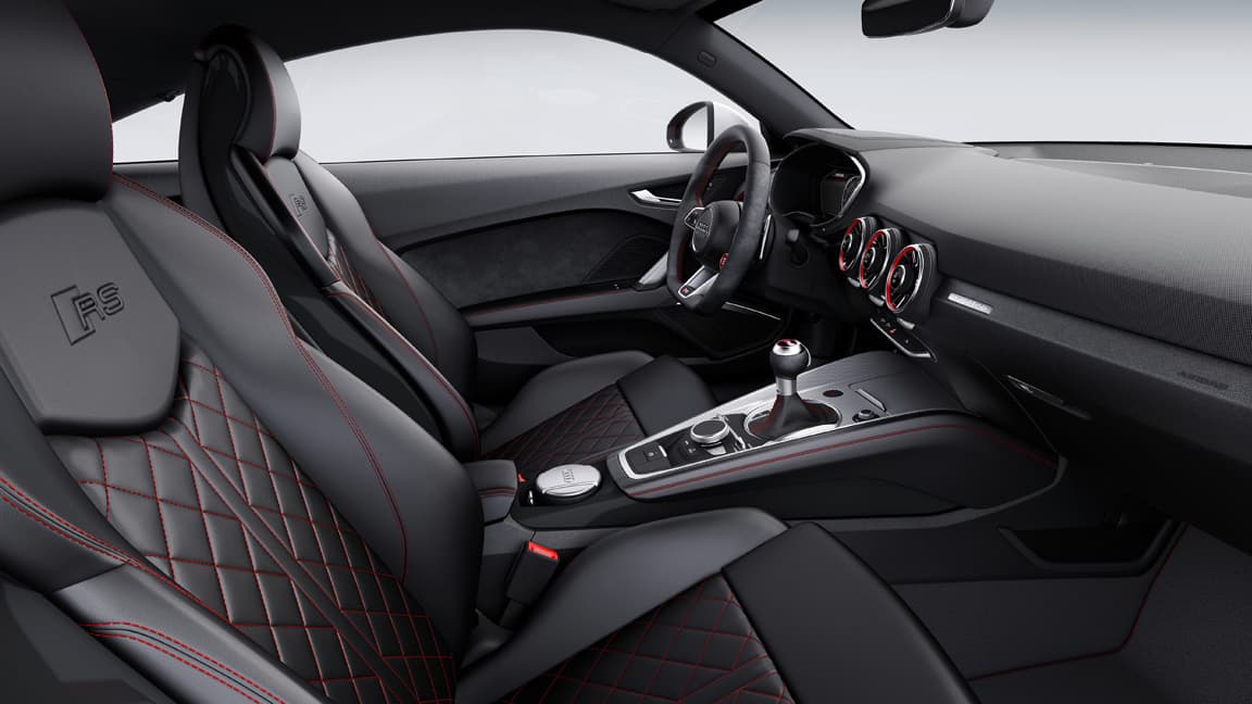 La cabina del Audi TT RS 2017 cuenta con uno de los mejores diseños presentados por la casa alemana en muchos años.
