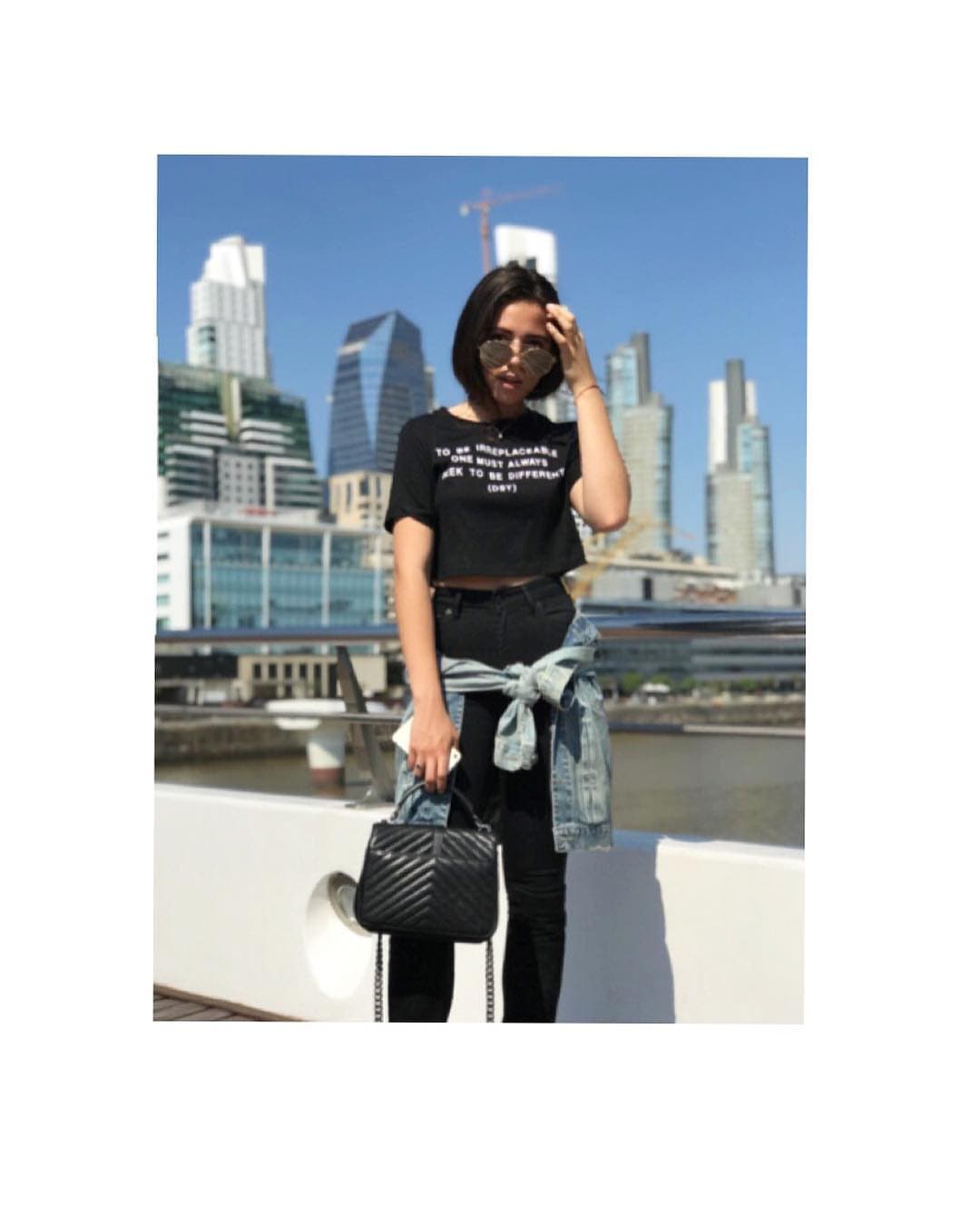 Desde que tenía 15 años ha sido una chica independiente, amante de los deportes y la música, al igual que toda la familia Aguilar.