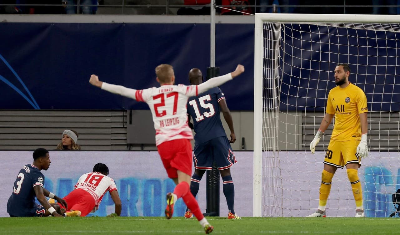 Paris Saint Germain empata ante el RB Leipzig con marcador 2-2, con doblete de Georginio Wijnaldum (21’, 39’) a favor de la visita. Las otras dos anotaciones fueron deChristopher Nkunku(8') yDominik Szoboszlai (90'+2'), durante la fase de grupos en la UEFA Champions League.