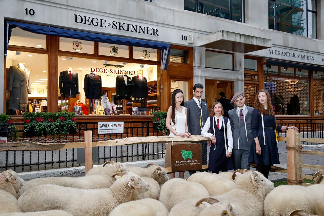 Esta calle en el centro de Londres es reconocida a nivel mundial por la calidad de sus sastres y el lujo de sus prendas.