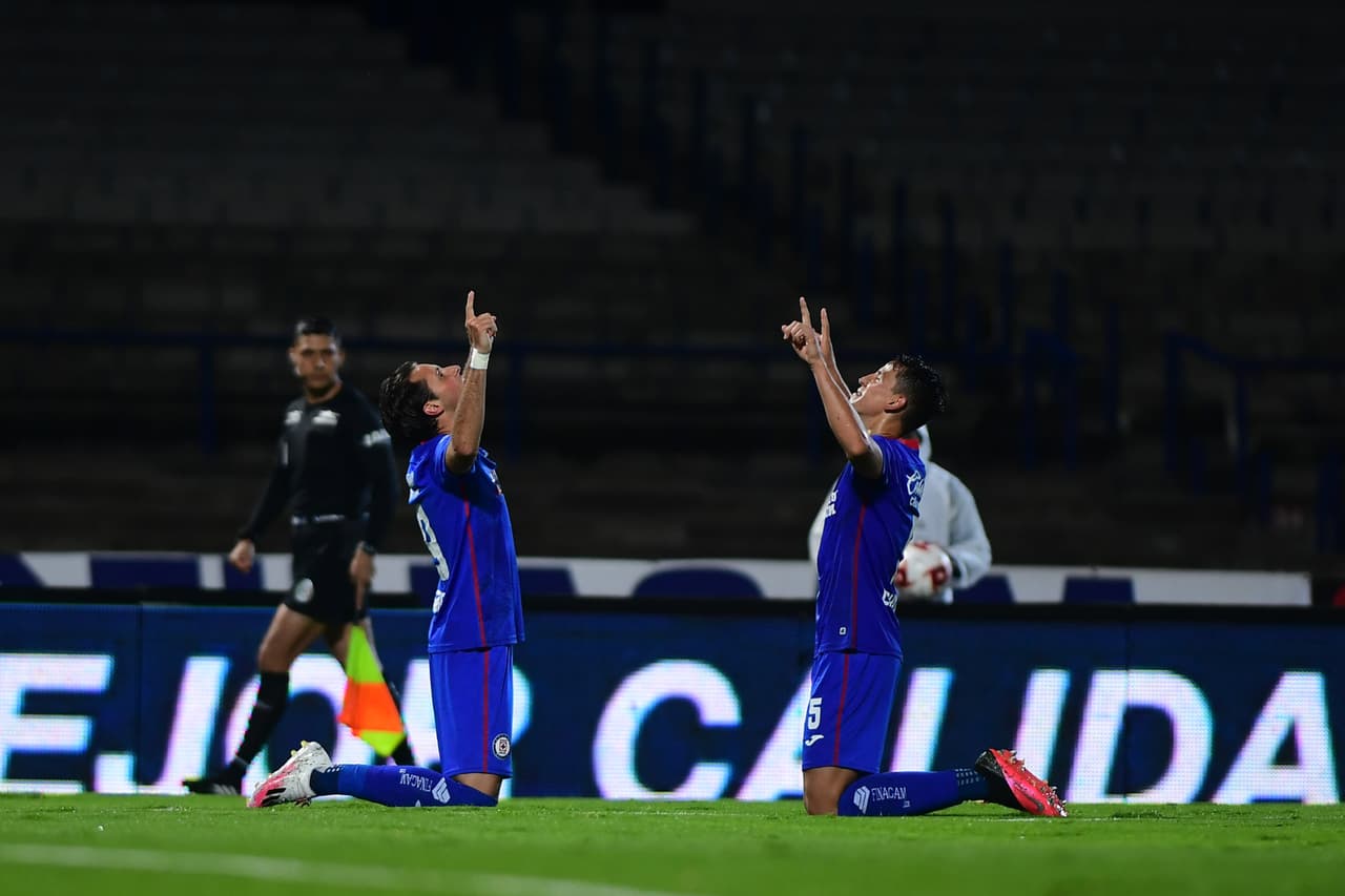 En la recta final del encuentro, Santiago Giménez (90’) marcó de penal el tiro que aseguró los tres puntos a los locales.