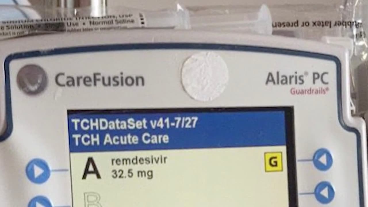 El fármaco que le ofrecieron a Ivonne Burgos para su hijo es
<a href="https://www.univision.com/local/houston-kxln/que-tan-efectivo-puede-llegar-a-ser-el-farmaco-remdesivir-en-un-posible-tratamiento-contra-el-coronavirus-video">Remdesivir</a> el cual está aprobado por la FDA para tratar la enfermedad del coronavirus en adultos y menores de 12 años, pero le pidieron su consentimiento porque su hijo tiene apenas 2 años. El pequeño recibió el tratamiento, respondió positivamente y pudo regresó a casa.