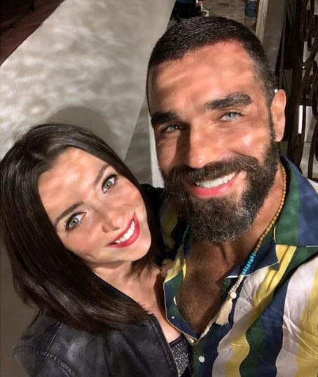 "Fue un momento muy bonito", dijo, "
<b>jamás imaginó </b>que le iba a dar el anillo y yo tampoco".
<br>