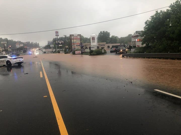 CONDADO DE BANKS. La carretera 441 en Banks Crossing, salida 149.