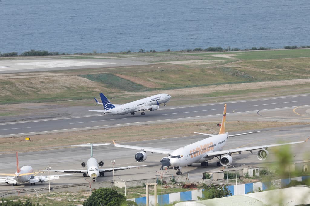 Aeropuerto de Caracas reabre tras graves daños por terremotos en Venezuela