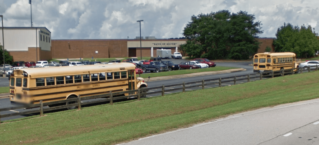 Pelea en escuela al noreste de Atlanta termina con lesionados, expulsadas y acusadas de agresión