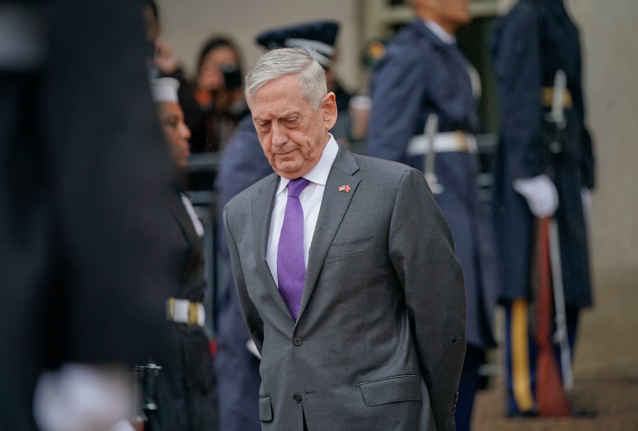 <b>Jim Mattis, secretario de Defensa. </b>
<a href="https://www.univision.com/noticias/politica/trump-anuncia-la-salida-del-secretario-de-defensa-jim-mattis">Renunció el 20 de diciembre del 2018</a>, un día después de que se anunciara el retiro de tropas estadounidenses de Siria. Se suponía que se quedaría dos meses más, pero este domingo el presidente Trump señaló que lo sustituirá el subsecretario Patrick Shanahan a partir del 1 de enero.