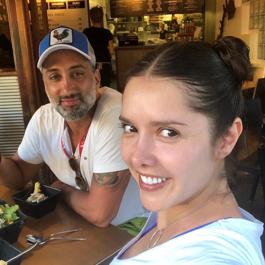 En la charla con Jomari, realizada después de la pedida de mano, la actriz aseguró que no dejarían pasar mucho tiempo antes de casarse. En ese entonces adelantó que la boda sería en México: "Yo amo mi país y quiero compartirlo con los seres que amo. Mucha gente de mi familia no puede viajar", señaló.