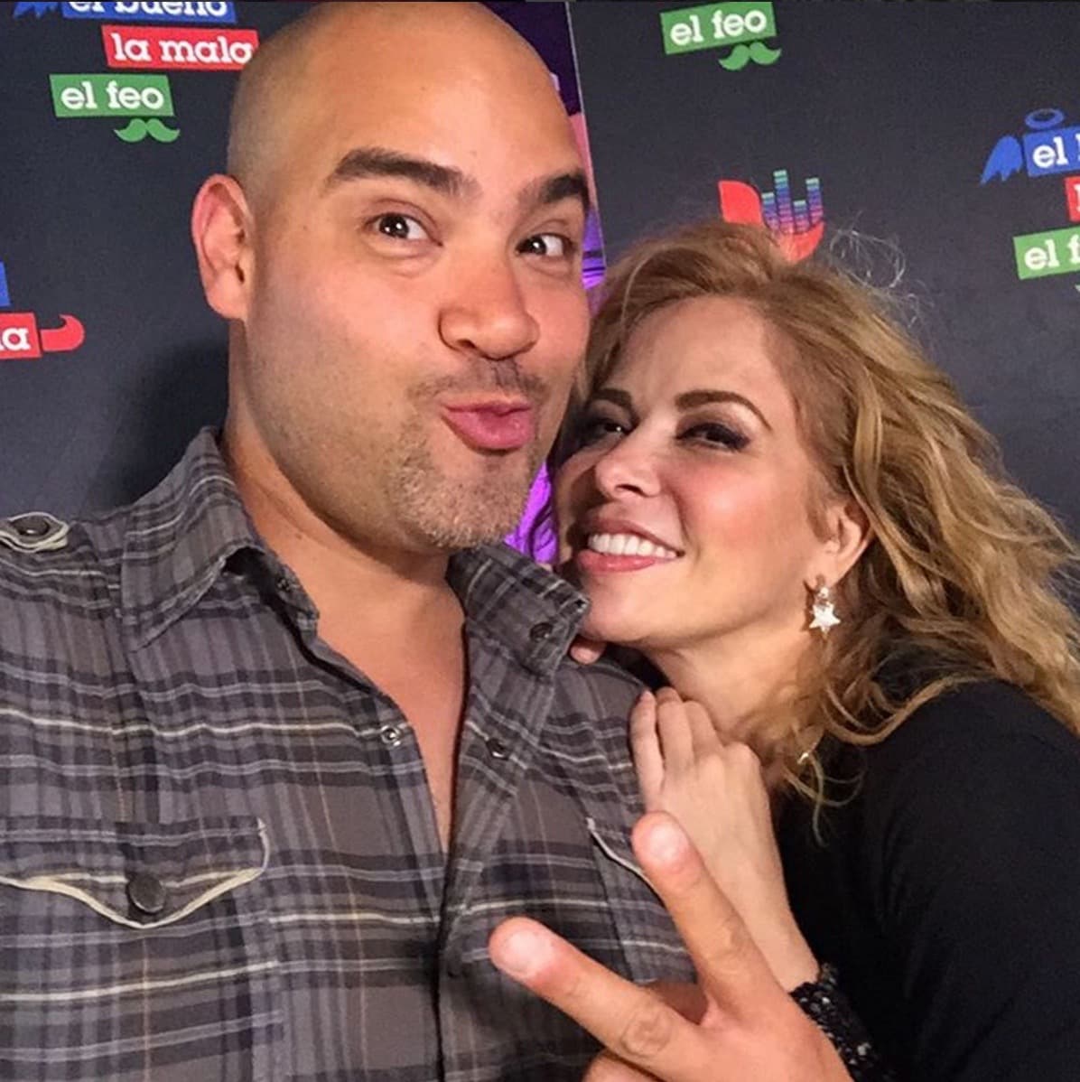 Beso con Gloria Trevi