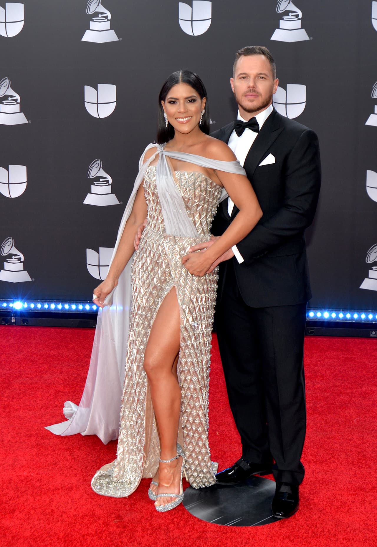 Francisca Lachapel y su prometido Francesco Zampogna brillaron en la velada del importante evento, cabe destacar que esta fue la primera vez que la pareja desfila de la mano en una alfombra roja.