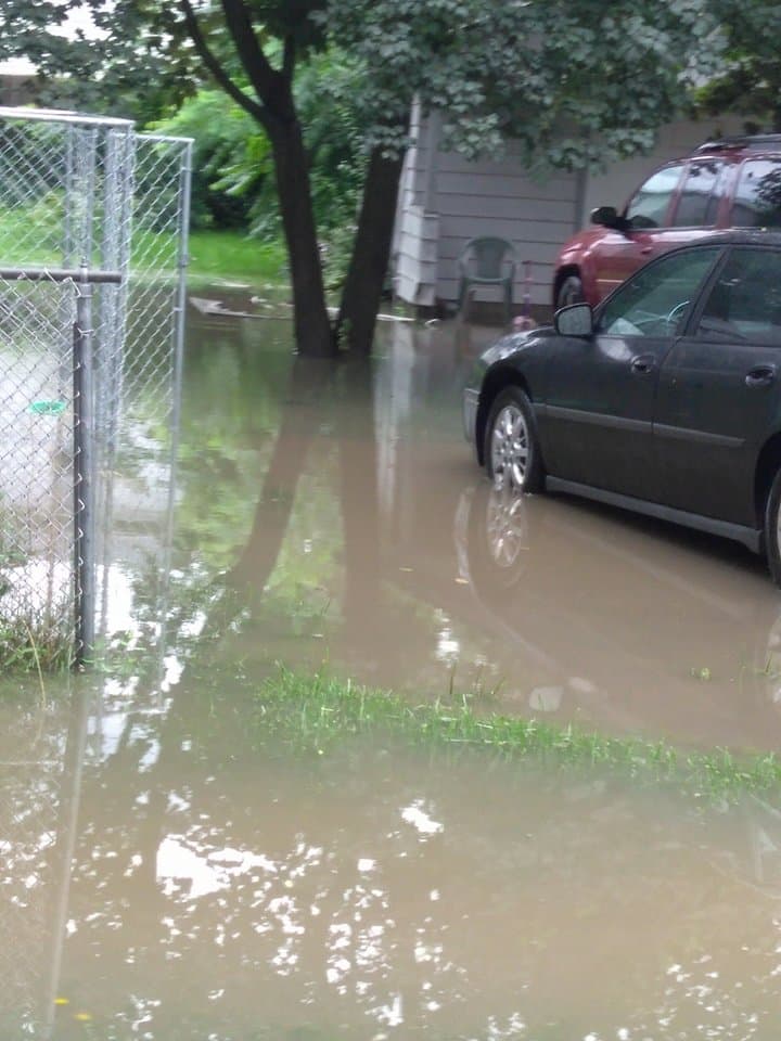 También emitió una alerta de inundación repentina para Chicago, Aurora y Naperville que se mantiene hasta las 4:15 pm.