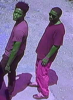 El viernes autoridades dieron a conocer imágenes de los presuntos sospechosos.
<br>Crime Stoppers ofrece una recompensa de 5 mil dólares a quien proporcione pistas que lleven a un arresto. Informes:
<b>(214)373-TIPS</b>
<br>