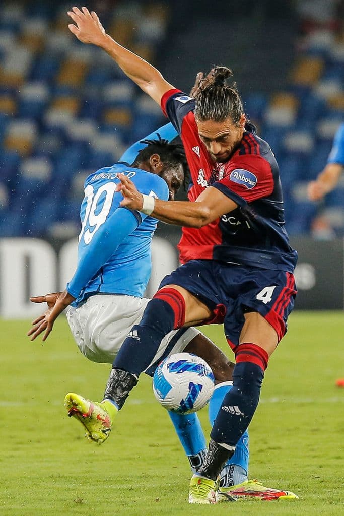 Con anotaciones de Victor Osimhen (11') y Lorenzo Insigne de penalti (57'), el Napoli se impone ante Cagliari 2-0 durante la Jornada 6 en la Serie A. Hirving Lozano jugó los 20 últimos minutos del encuentro y la escuadra 'Azzurra' sigue super líder de la tabla.