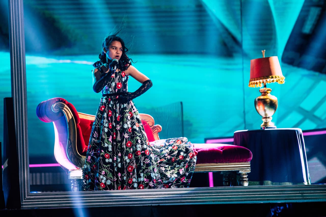 Valeria cantó 'Aire' de Yuri.