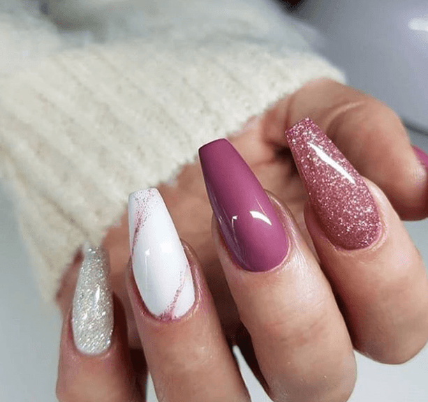 Las combinaciones en tonos rosas y 'nudes' seguirán siendo de lo más visto por unos meses y siempre quedan perfecto con quienes prefieren los tonos más discretos.