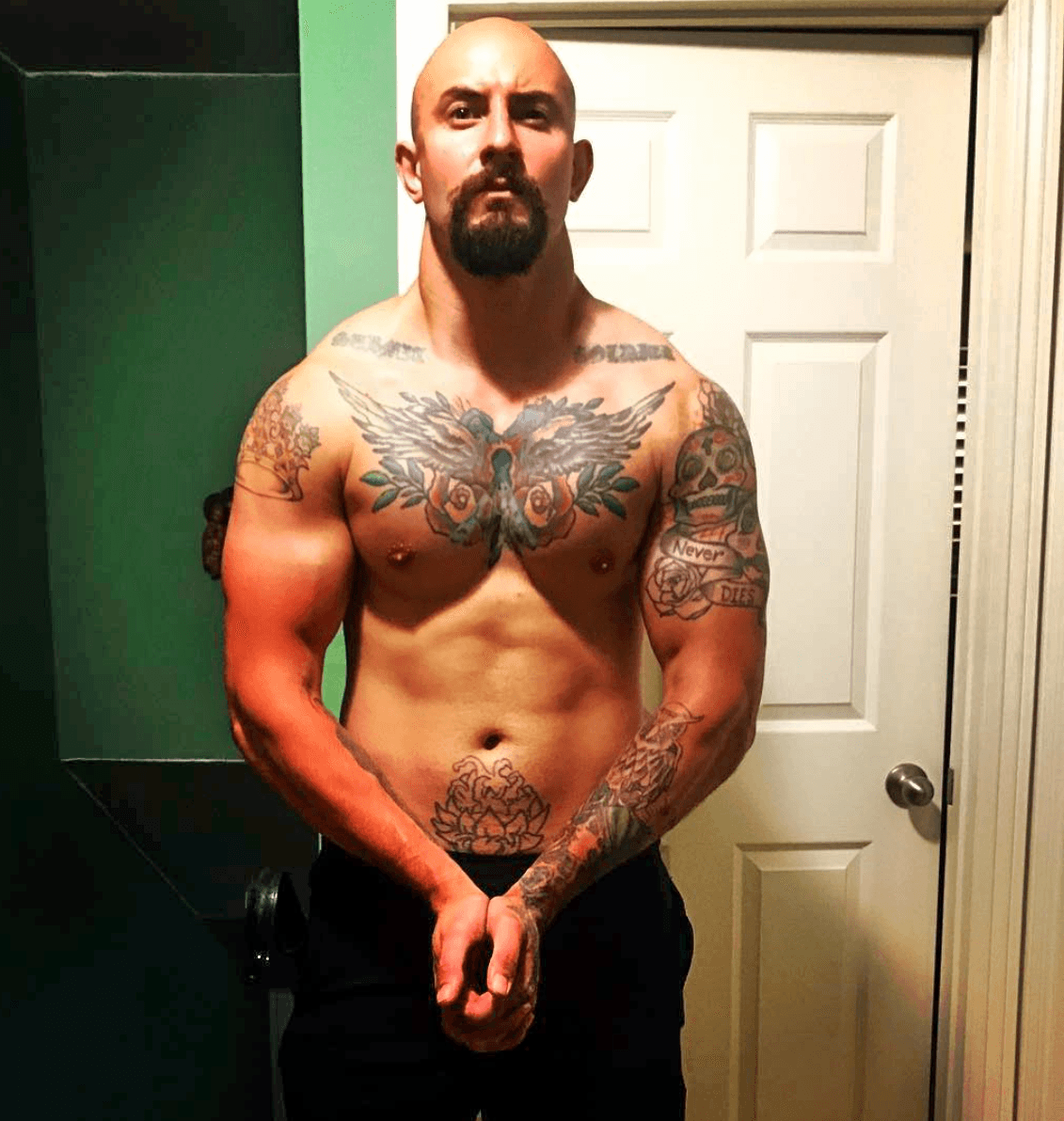 "El verdadero amor nunca muere", dice uno de sus tatuajes.