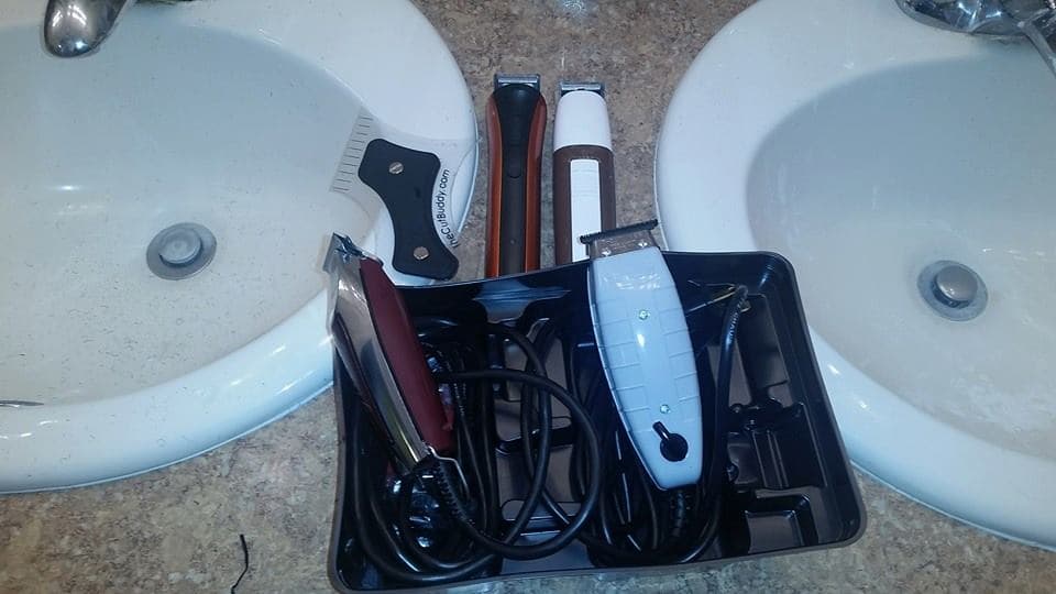 Esnard estaba probando varias máquinas de rasurar a ver cuál funciona mejor con su plantilla. En su cuenta de instagram recomendó un par de modelos.