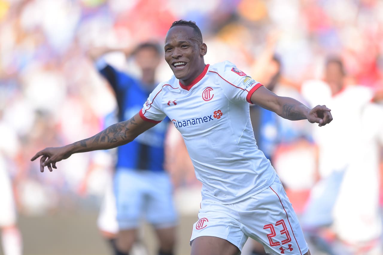 Bastaron seis minutos para que Quiñones abriera el marcador con un disparo desde el centro del área.