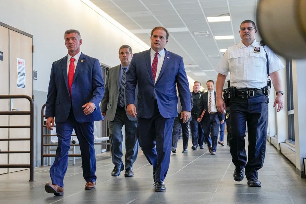 Rex Heuermann enfrenta acusaciones de asesinato y sus hijos enfrentan traumas emocionales por el caso.