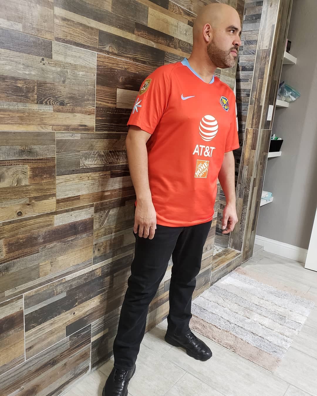 Sin embargo, no podemos decir que todas las ha cumplido, pues después de apostar contra
<b>El Feo</b> para el partido de eliminación América-León,
<b>El Pelón</b> usó su ingenio para evadir el pago de la apuesta y así se ganó el apodo de '
<b>Raúl El Rajón</b>'.