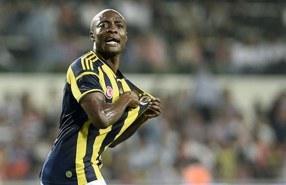 Tremenda patada de Webo sobre su rival en el fútbol de Turquía