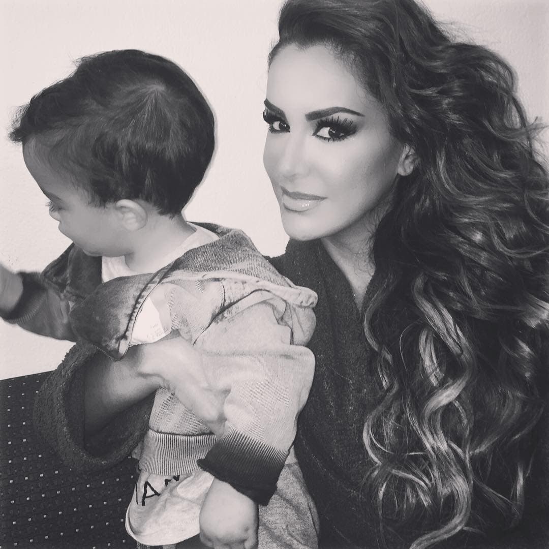 No importa en donde se encuentre trabajando, Ninel Conde siempre tiene tiempo para mimar a su bebé.