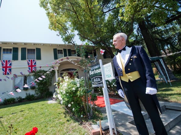 La influencia de la reina Isabel II en Los Ángeles permaneció en el tiempo. Incluso en la ciudad de Pasadena, el café Rose Tree Cottage celebró el Jubileo de diamante de la reina en 2012.