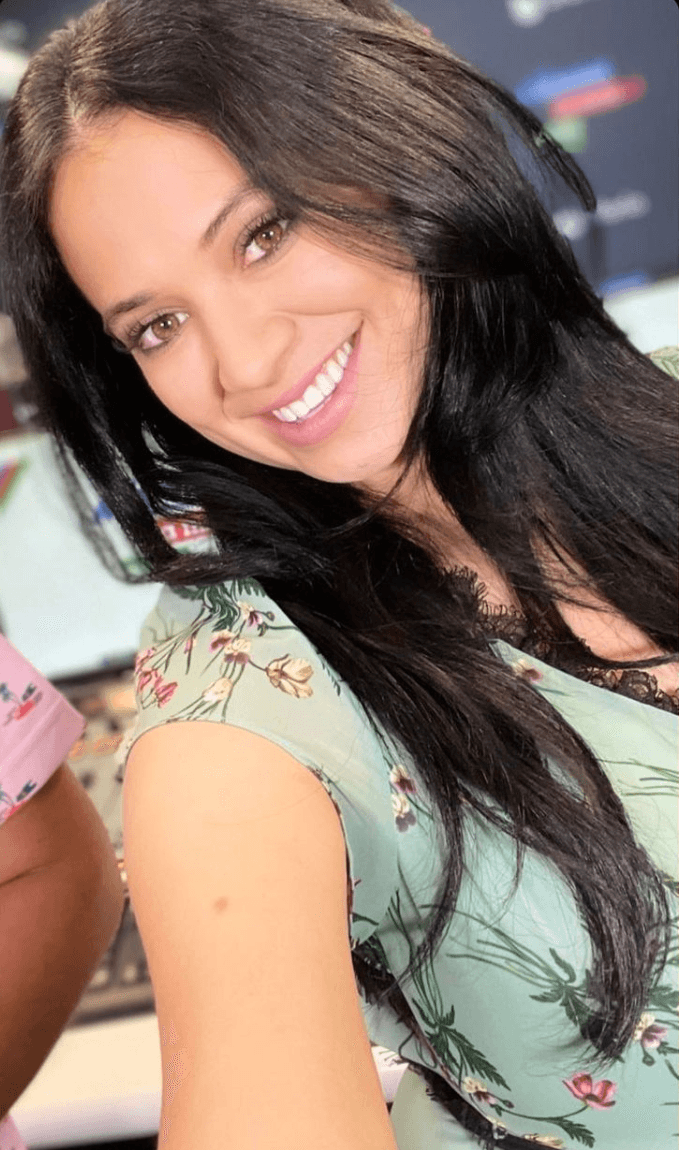 A ella, sin duda, le queda el dicho: 'Antes muerta, que sencilla'.