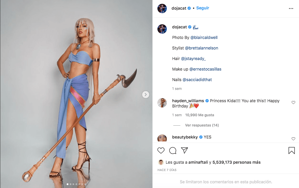 <b>Doja Cat</b>
<br>El 21 de octubre de 1995, la cantante cumplió 26 años y celebró con una fiesta de disfraces en la que impactó a sus invitados con su disfraz de la princesa Kida, la protagonista de la película animada 'Atlantis: El imperio perdido"