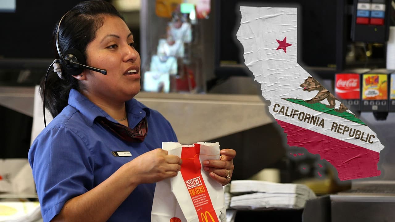 Trabajadores de comida rápida ganarán $20 por hora en California: Newsom firma aumento de salario