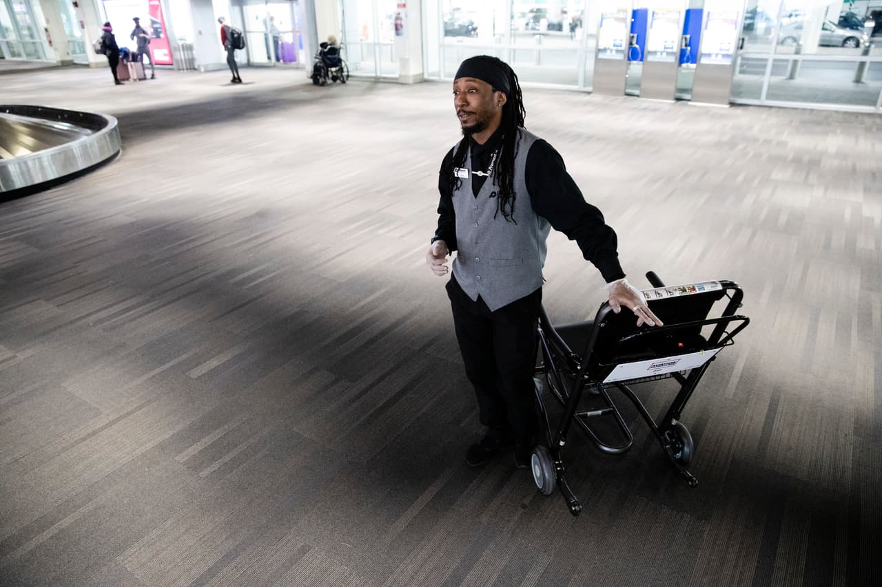 Cientos de despidos en el aeropuerto de Filadelfia en medio de la crisis provocada por el coronavirus