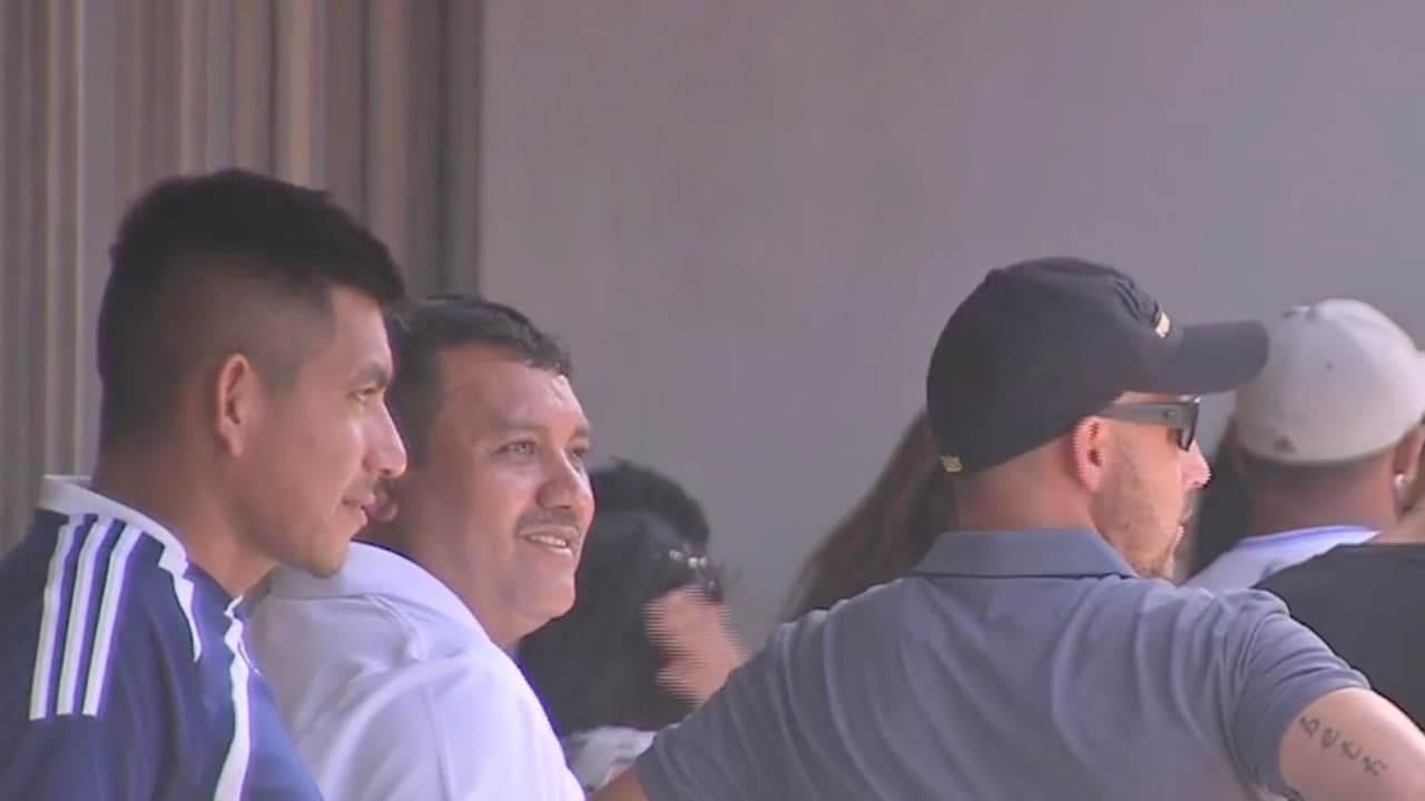 “Que documenten todo para poder demostrar que por esa razón no tienen la identificación o pasaporte que necesitan, así que tomen la foto en donde dicen que no están atendiendo o que está cerrado y eso deben incluirlo en una declaración jurada donde expliquen que han hecho lo posible por obtener el documento”, recomendó la abogada.