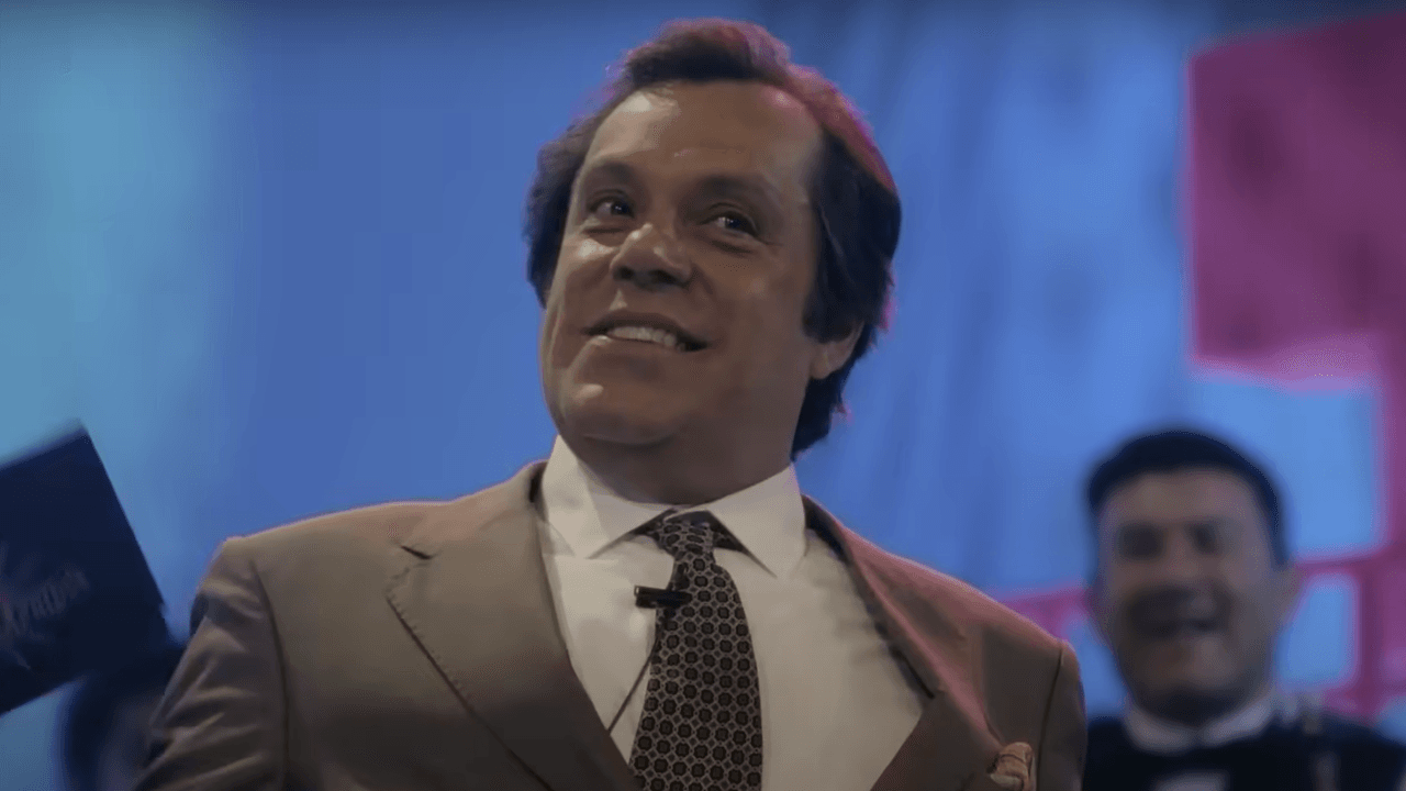 Roberto Duarte interpreta a Paco Stanley en la serie de Prime Video '¿Quién lo mató?'.