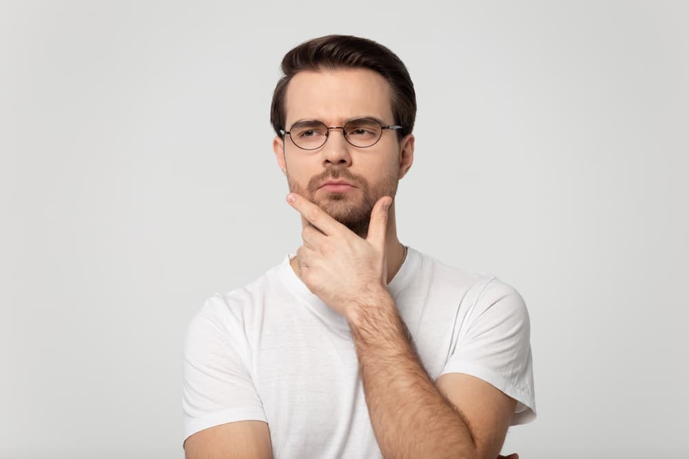 Cuando vayas a decidir algo realmente trascendente, piénsalo bien. No digas inmediatamente que sí o que no. No vayas a romper una relación por algo que aparenta, ya que existen apariencias engañosas. Concede el beneficio de la duda y tendrás un mes refrescante.
<br>