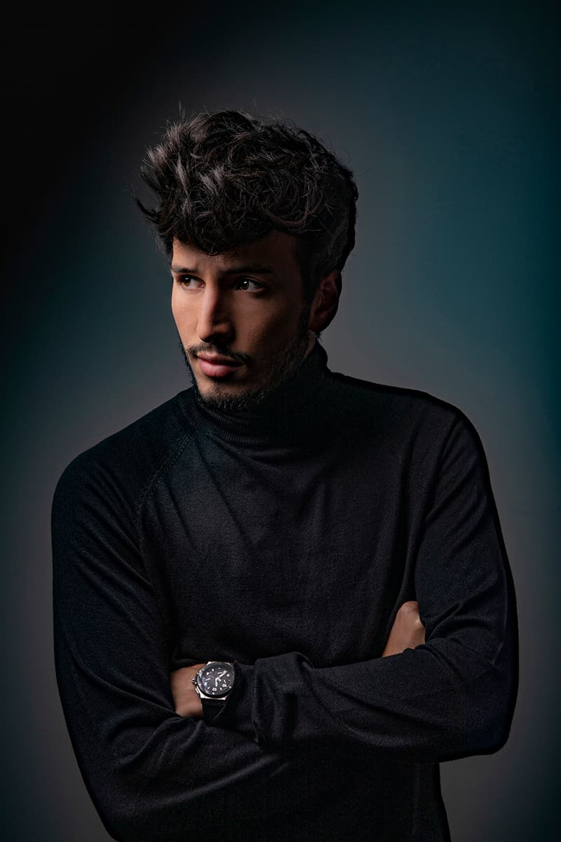 <b>Sebastián Yatra: </b>Nominado en tres categorías de Premios Juventud, el intérprete de 'Traicionera' también se subirá al escenario el día de la ceremonia para cantar. El colombiano ofrecerá un número en el que interpretará el tema 'Cristina', al lado de Tini y quizá también deleitará al público con otro éxito de su álbum 'Fantasía'.